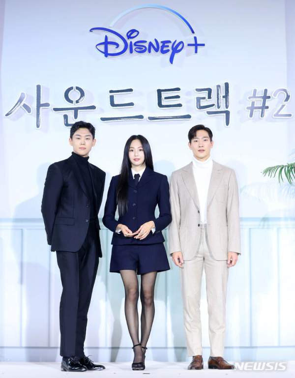 금새록 데뷔