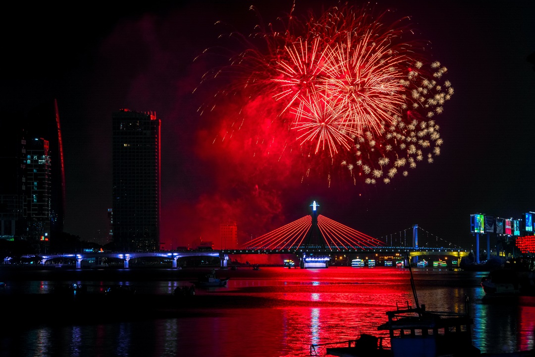 다낭 야경 불꽃놀이 사진