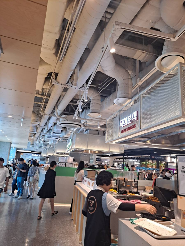 아이파크몰 푸드코트 매장들