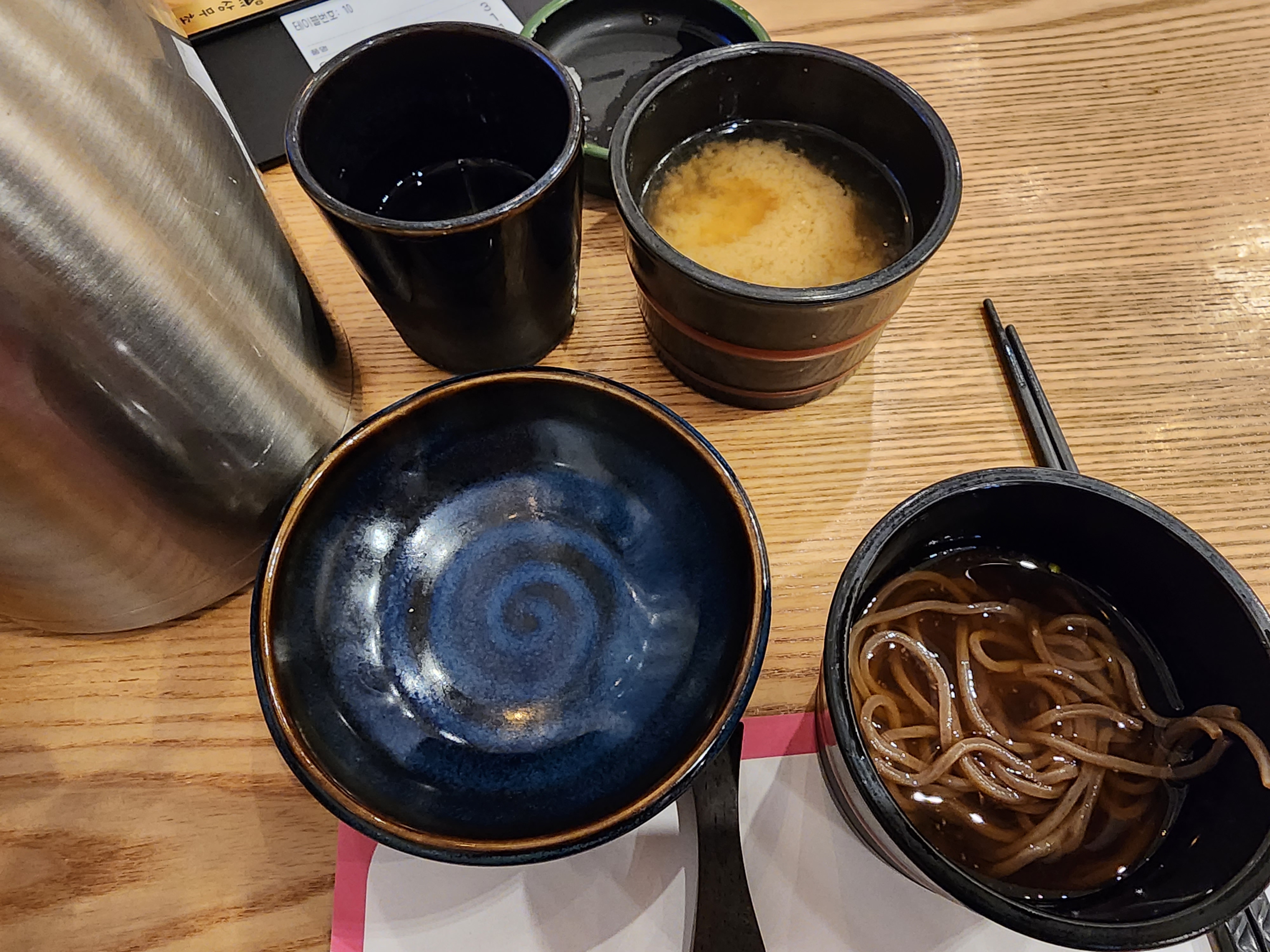 상무초밥 메밀국수, 미소 된장국