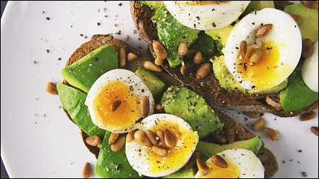 견과류가 들어간 샌드위치