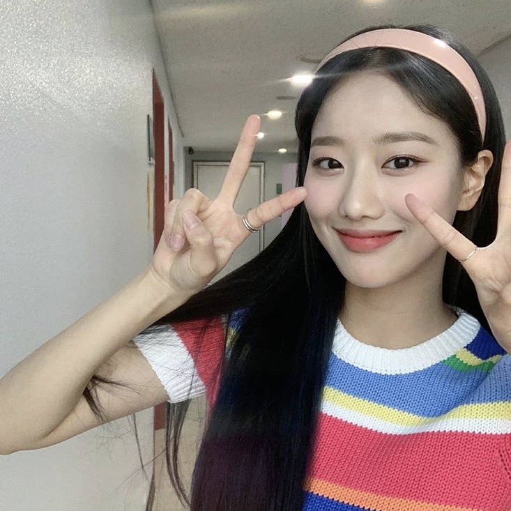 에이프릴 이나은 움짤