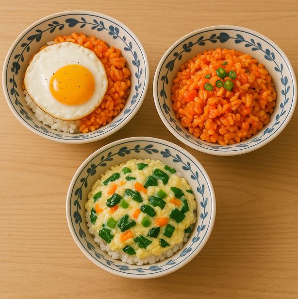 달걀덮밥, 김치볶음밥, 채소달걀찜 덮밥이 상위에 놓여 있다