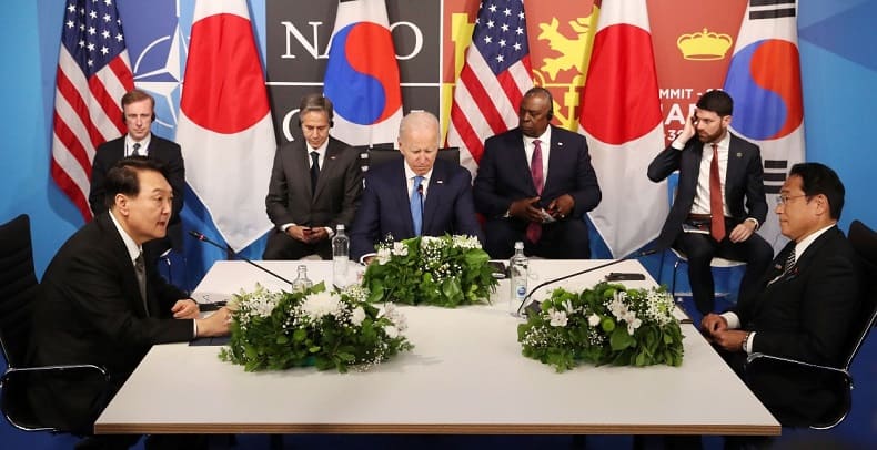 4년 9개월 만의 열린 한·미·일 정상회담...한국 외교 이제야 제대로 돌아가나