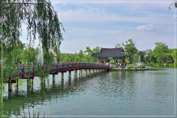 부여 궁남지 이미지 / 출처: By travel oriented 위키백과