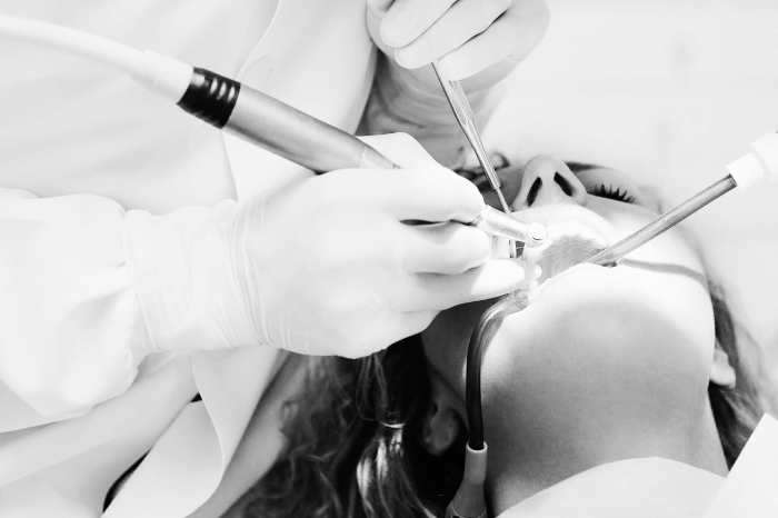 치과에서 일부러 치아를 뽑아내는 꿈