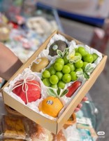 여러가지-과일이-담겨있는-선물박스