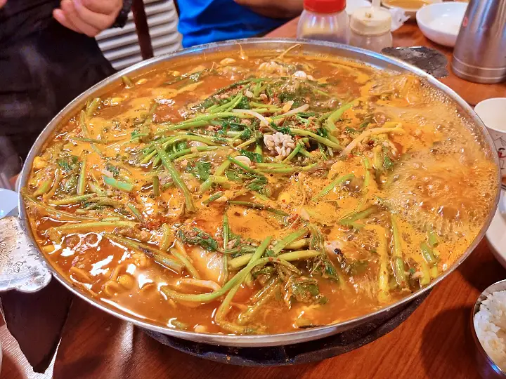 생방송오늘저녁 용산 삼각지 직장인들의 해장성지 원조 대구탕, 아가미 젓갈 김치 맛집 추천