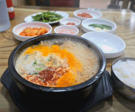 [6시 내고향] 전주남부시장 물갈비해장국 밀키트 진할머니갈비국밥&amp;#44; 피순대국밥 풍남피순대&amp;#44; 통닭 닭강정 한국통닭&amp;#44; 콩나물국밥&amp;#44; 새알팥죽&amp;#44; 한복