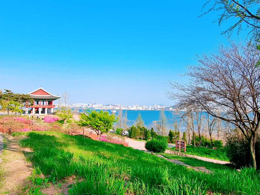 인천 영종도가볼만한 곳: 구읍뱃터 영종진 공원의 해안 산책로, 숲 산책로