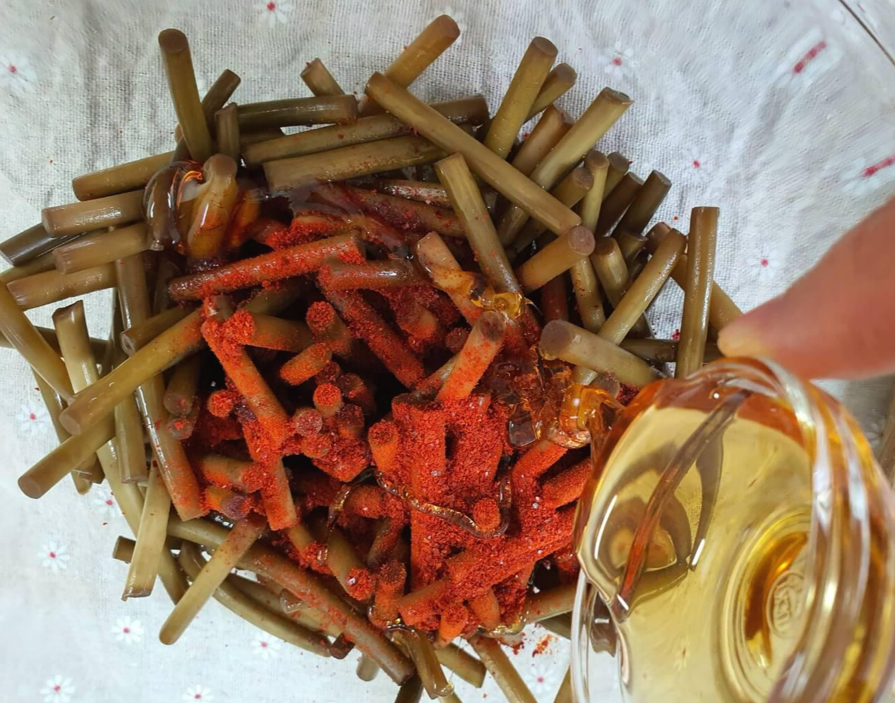 마늘쫑 짱아찌 무치는 사진