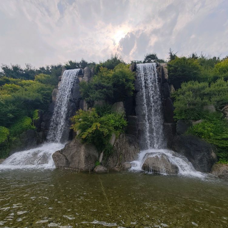 노적봉인공폭포공원