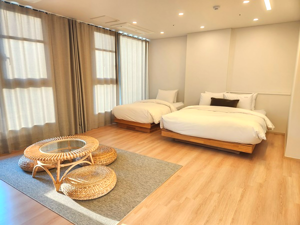 디럭스룸-거실반대편