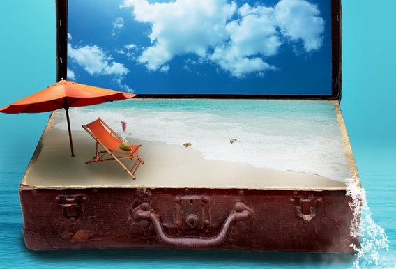 가방-파라솔-해변