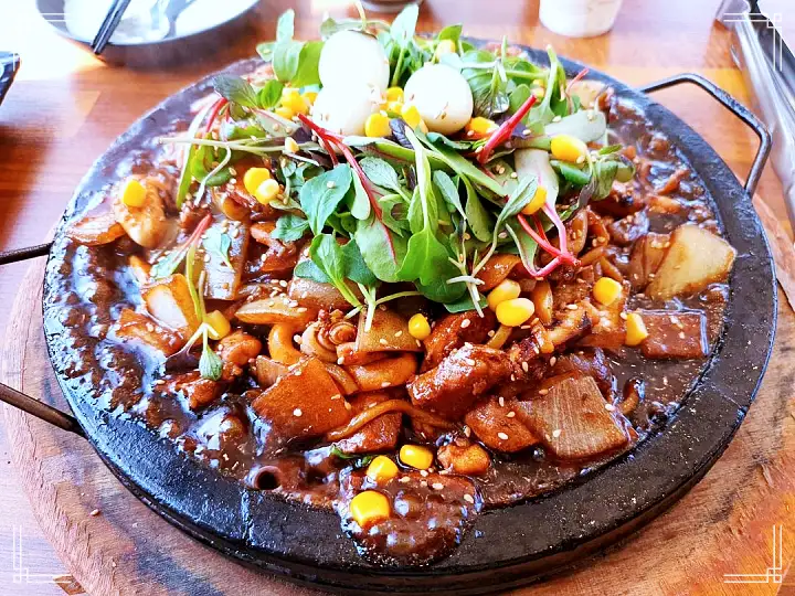 양념게장 돌짜장 돌판짜장 맛집 온천 실내데이트 코스 시몬스 침대 카페 별빛 정원 여행 이천 가볼만한 곳 추천 생방송투데이 오늘방송 떴다 동네방네