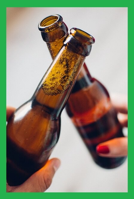 건배하는-술병