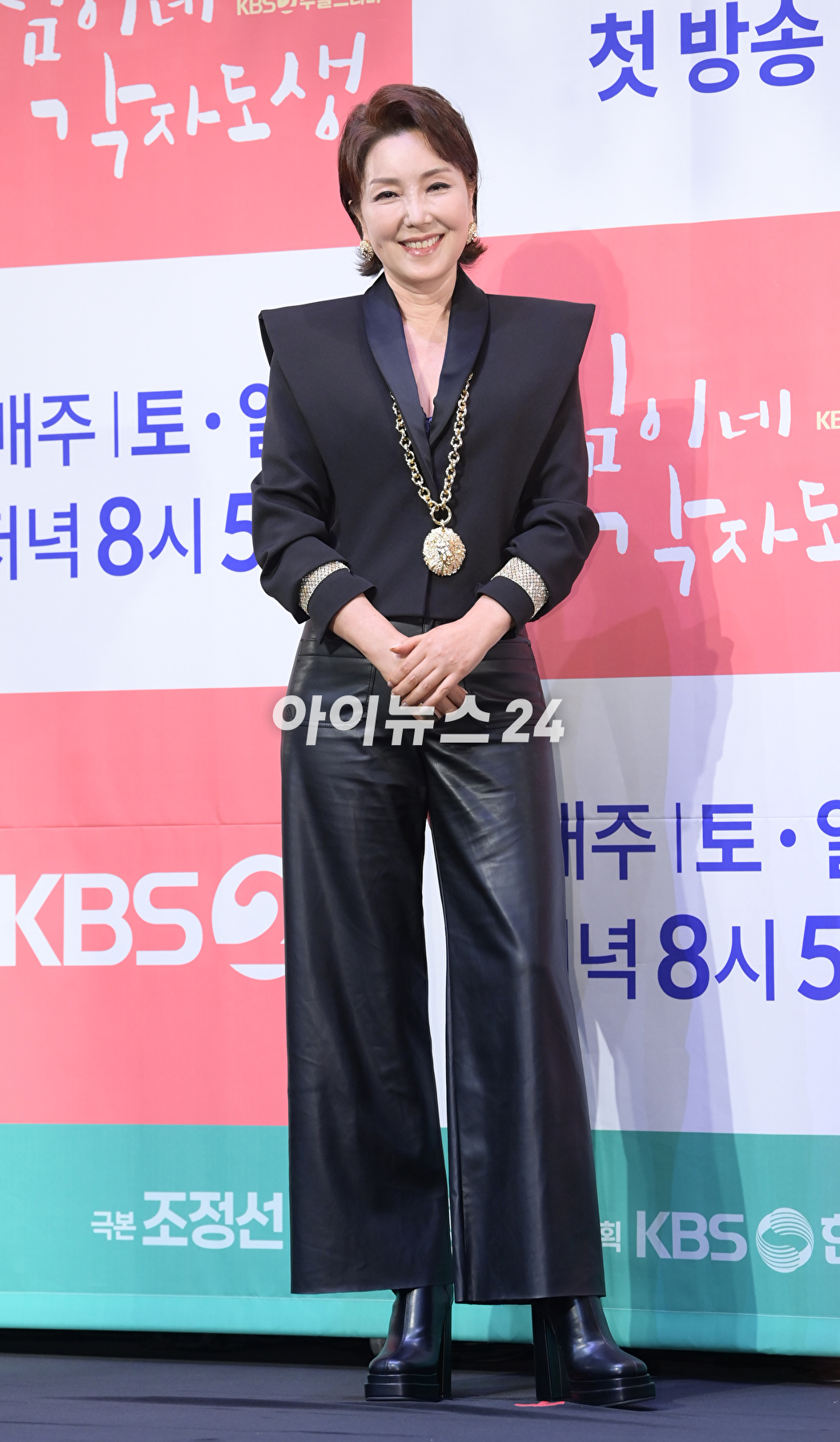 배우 이휘향이 12일 오후 서울 구로구 신도림동 라마다 서울 신도림에서 열린 KBS2 새 주말 드라마 '효심이네 각자도생' 제작발표회에 참석하고 있다. [사진=정소희 기자]