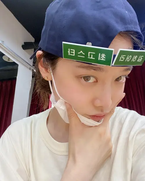 김히어라
