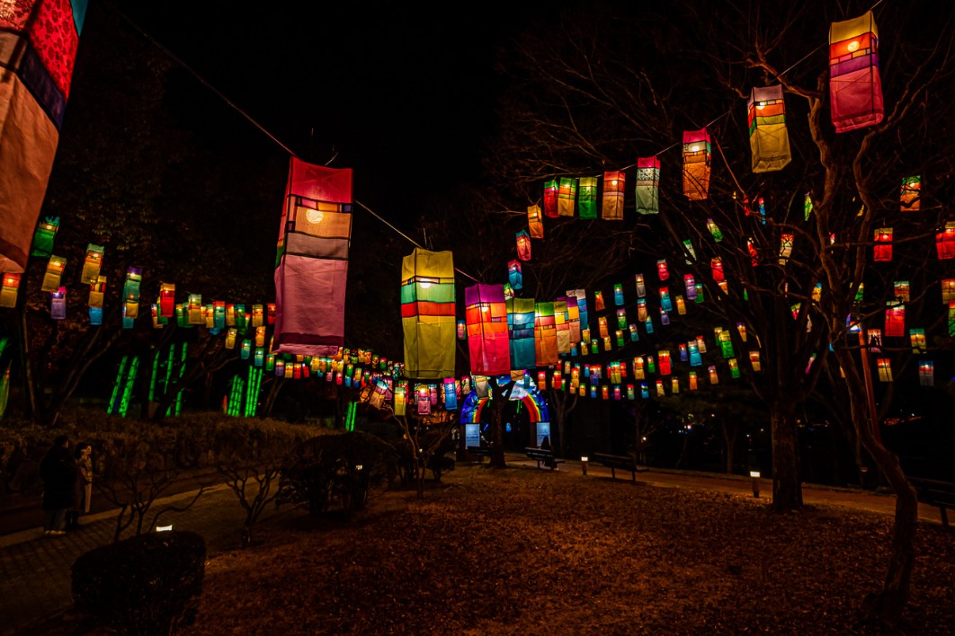 조르륵-걸려있는-풍등