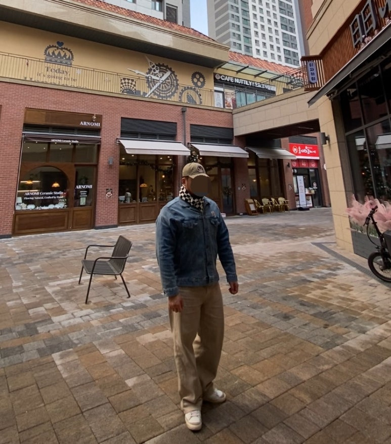 데일리룩('25. 12. 17.)폴로 더블알엘 가먼트다잉 트윌볼캡, 더매드니스 체커보드 머플러, 칼하트 빈티지 청자켓, 무신사스탠다드 가먼트다잉 데님팬츠, 나이키 블레이저로우 77