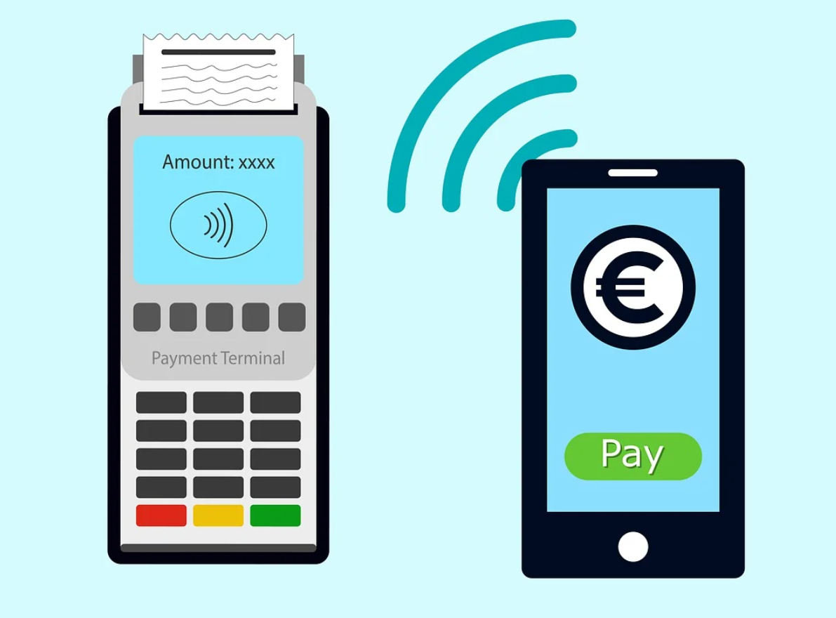 스마트폰 NFC 기능으로 결제를 하는 장면