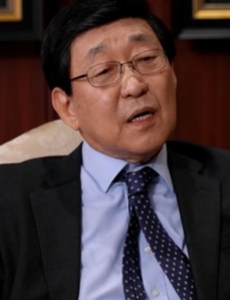 김동건