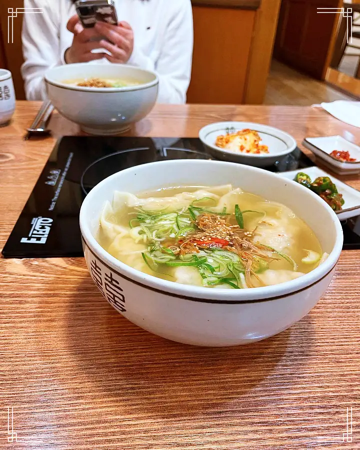 식객 허영만 백반기행 김용림 편 이북식 손만두 전골 만둣국 평양식 만두전골 김포 맛집 소개