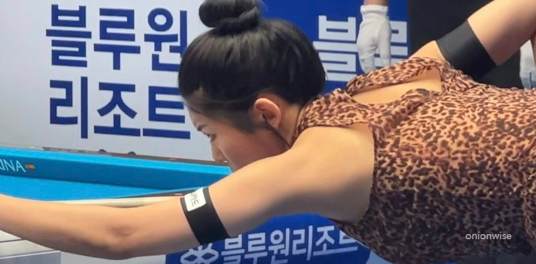 당구 선수 김가영의 경기복장 1