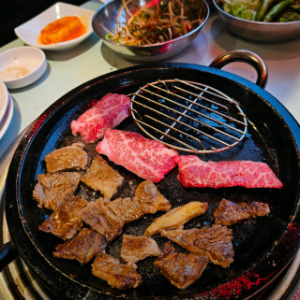 이상준 고깃집 꾸석지돌판한우 메뉴