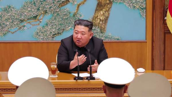 김정은 지휘관 소집과 남부 국경 요새화 선언, 북한의 군사 조직 개편 시나리오 분석