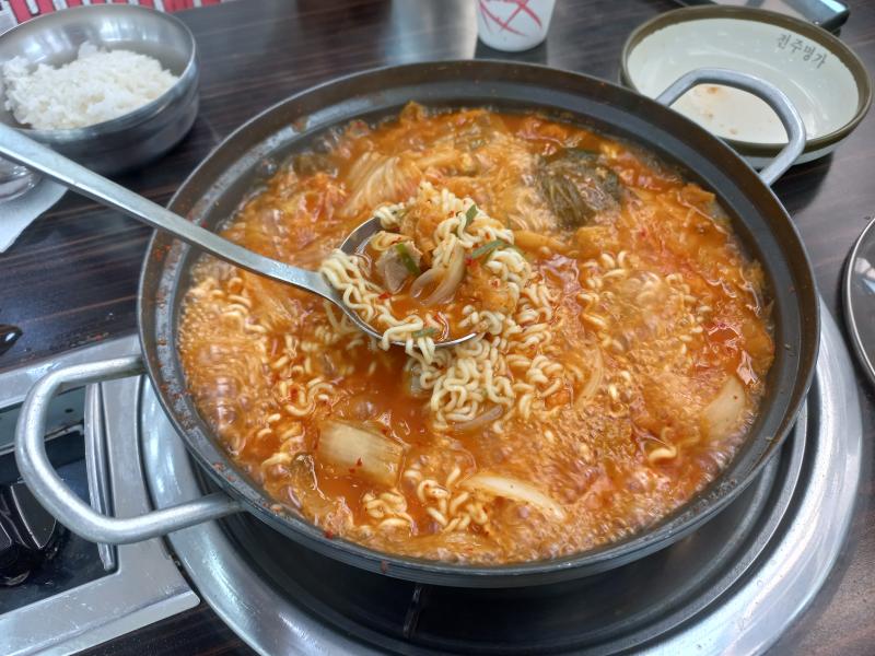 익산 24시 명가 생고기 김치찌개