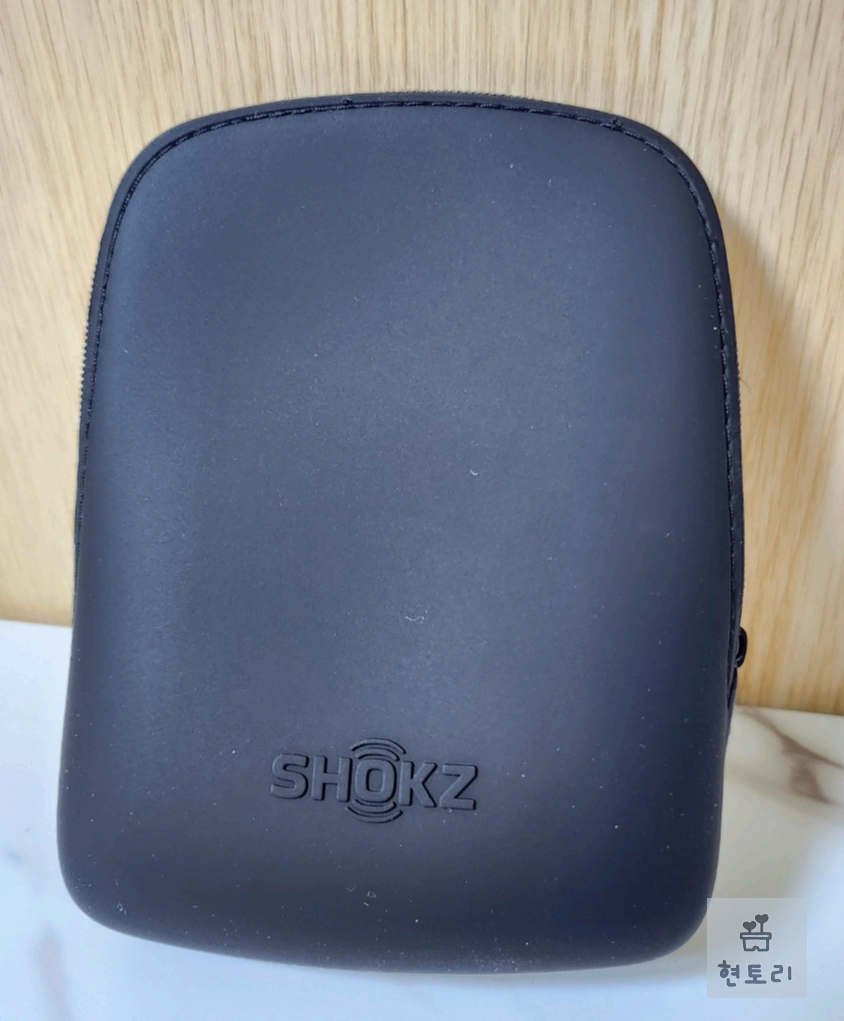 실리콘 케이스와 수영용 귀마개