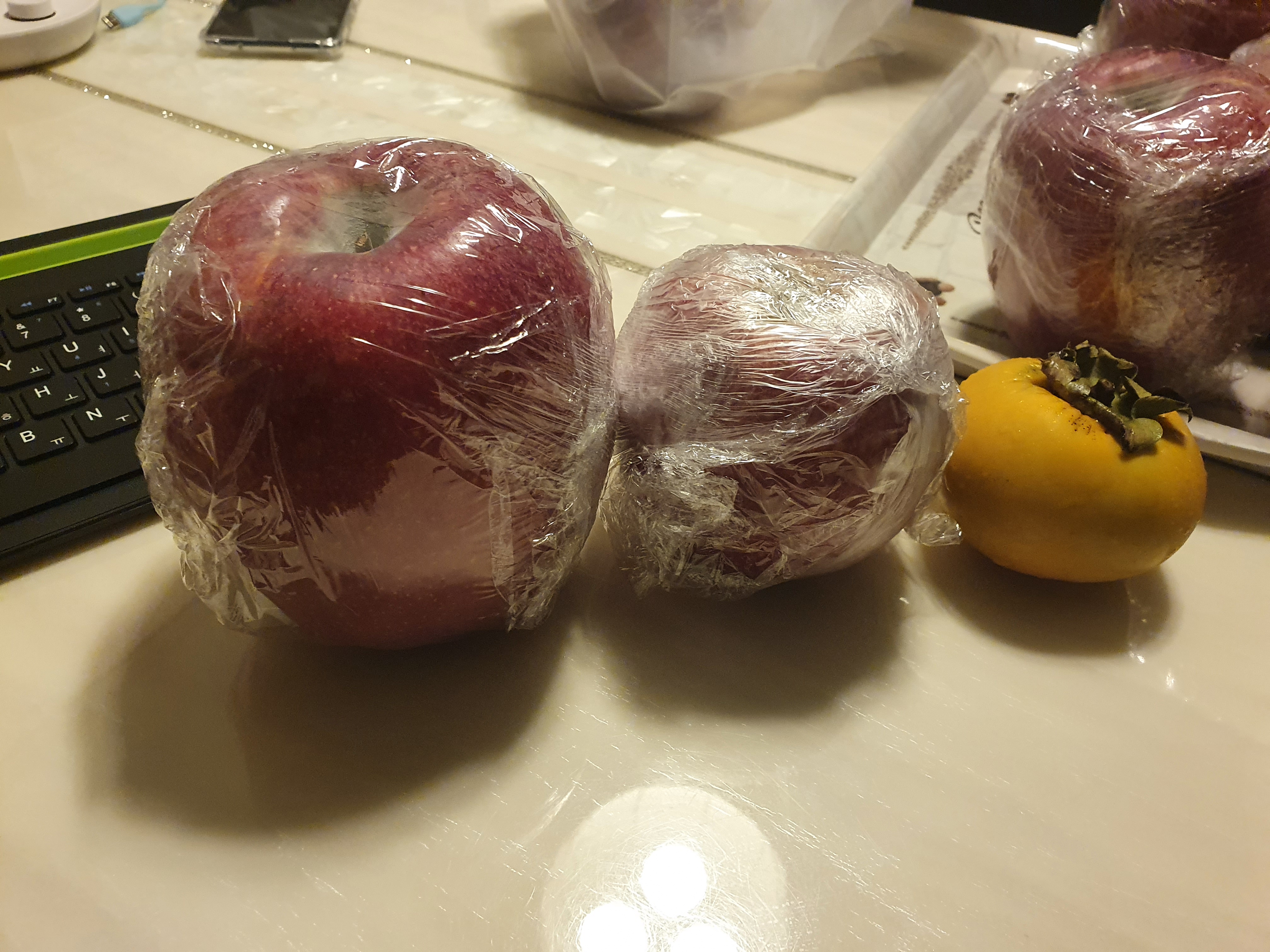 감홍특대형, 감홍중간크기, 일반 단감사이즈 비교 사진