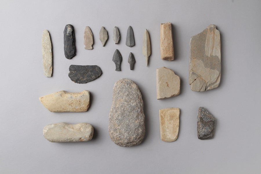 돌화살촉, 돌도끼, 갈돌, 돌칼, 숫돌, 홈자귀 등