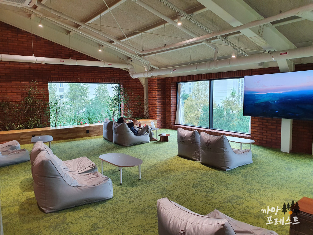 동탄 카페 아스타나 공간