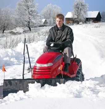 제설 장비 사용 골목길 염화칼슘 뿌리기 허리 보호법_15