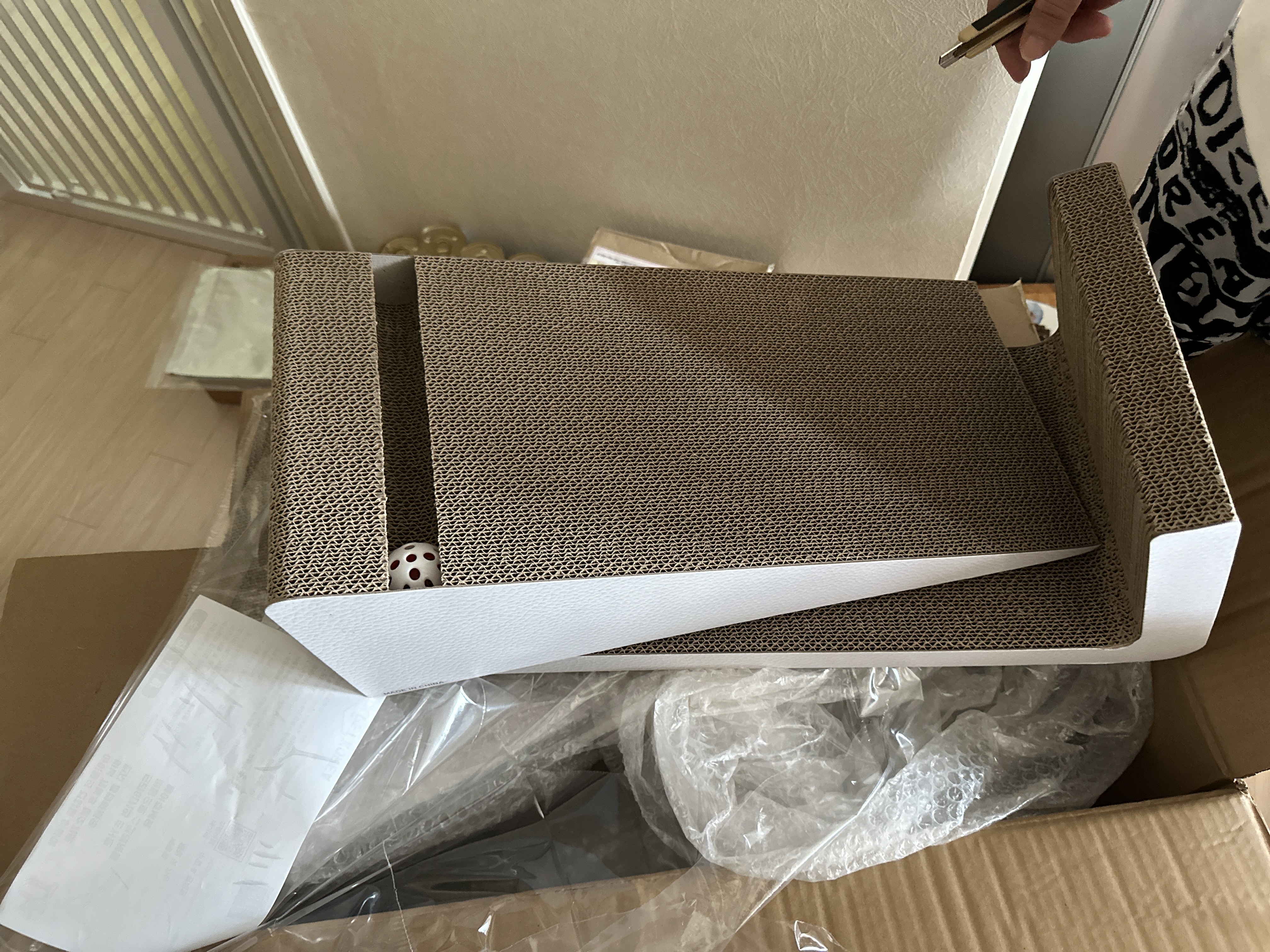 장난감_공이_들어있는_작은_스크래쳐와_큰_스크레쳐가_한세트