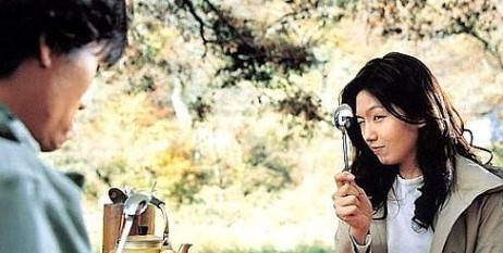 영화 번지점프릃 하다에서 두 사람이 데이트를 하는 장면