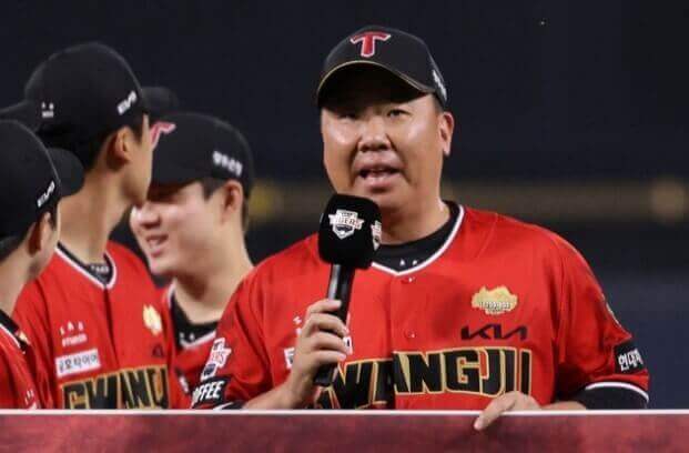 기아 이범호 감독과 선수단