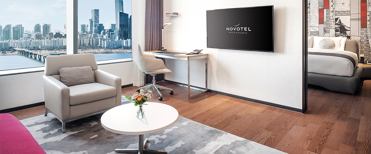 노보텔 앰배서더 용산 (8월~10월) 조식 2인 포함 최저가 158,000원 (~07.13) 수영장 무료, 35,000 할인 쿠폰