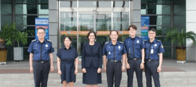 구치소장과 직원