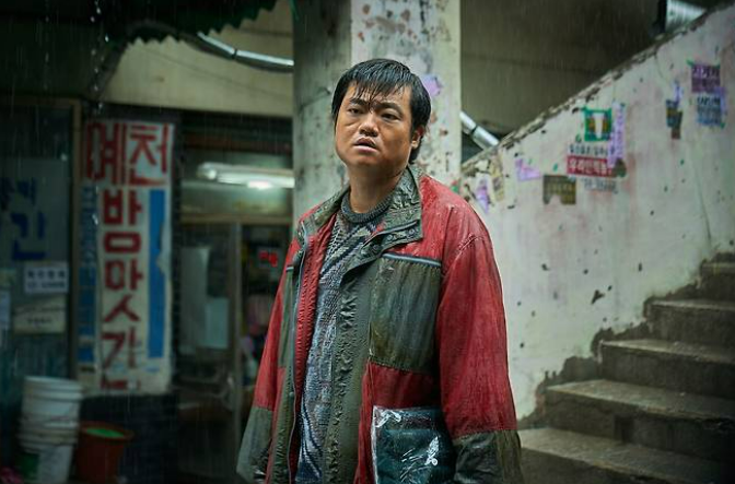 류준열, '계시록'에서 광기 어린 연기로 돌아오다!