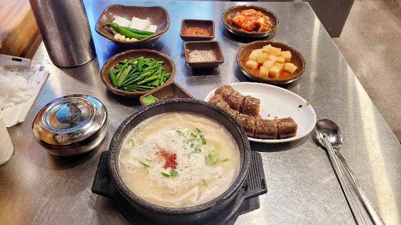 부산 광인리 혼밥 수변최고돼지국밥