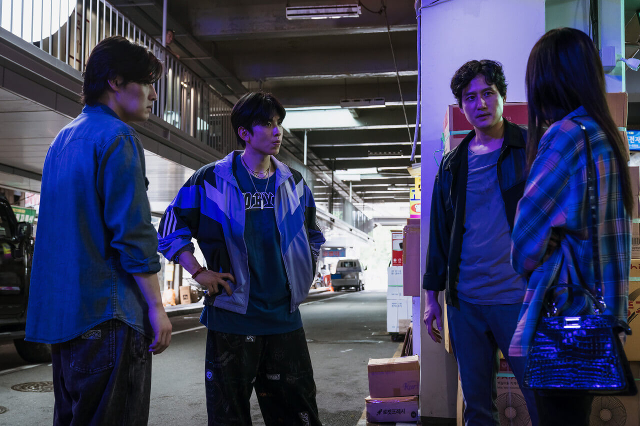 강수, 창락, 오상재, 엄수진이 모여서 복수에 대해 이야기하는 모습