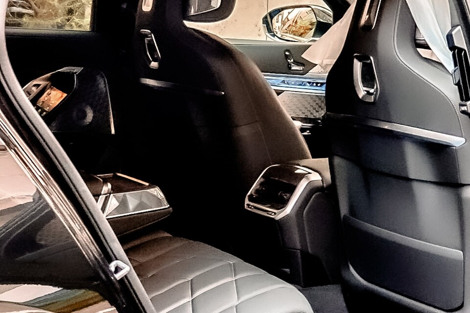 BMW i7