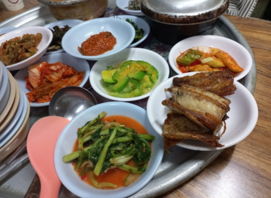 핸썸가이즈 경동시장 백반집