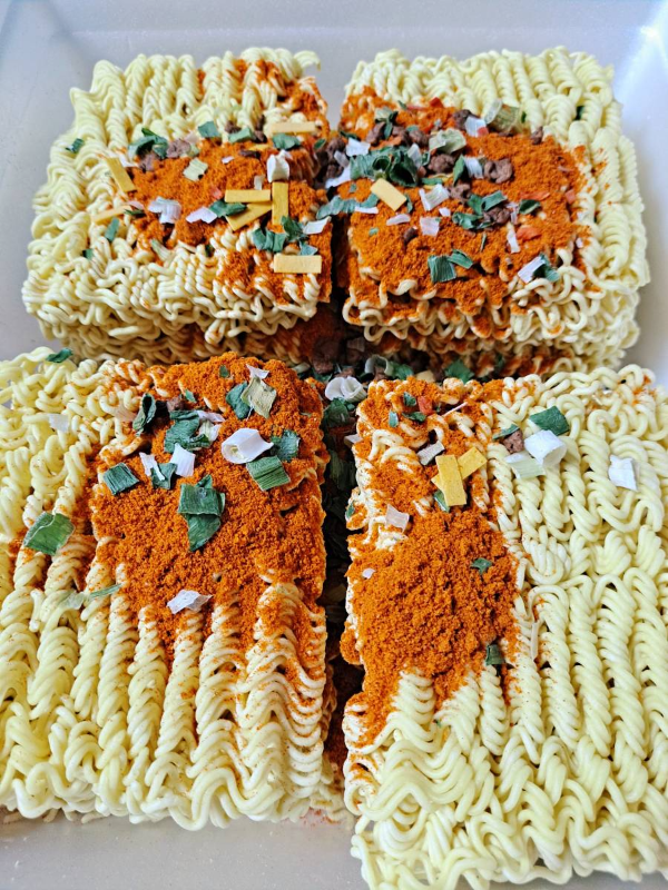 점보도시락 각종 스프들 투하하다