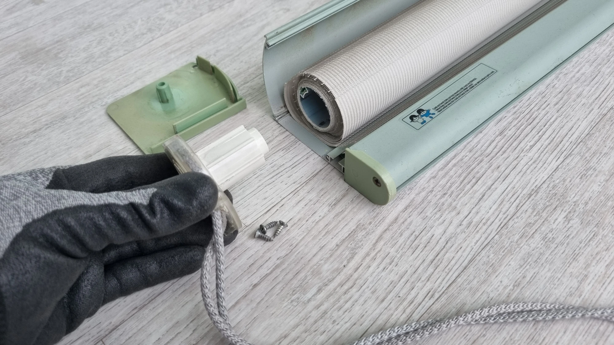 블라인드 줄 클러치 부품 뺀 모습