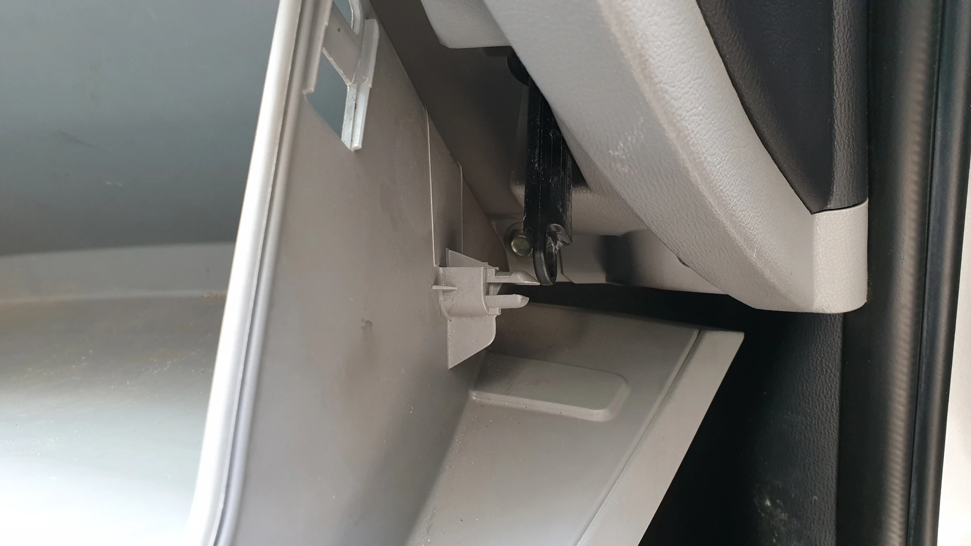 글로브박스 옆면 고리