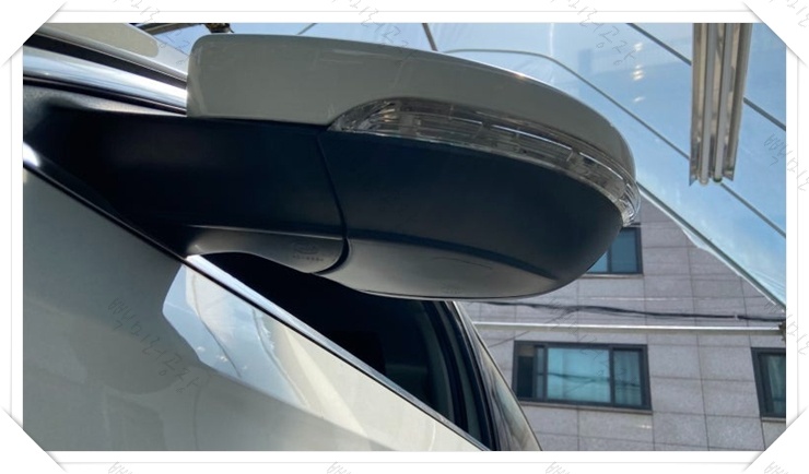 흰색상단커버 하단커버(깜박이포함) 속커버 거울 교체 후 파사트 차량의 수리 완료 사진